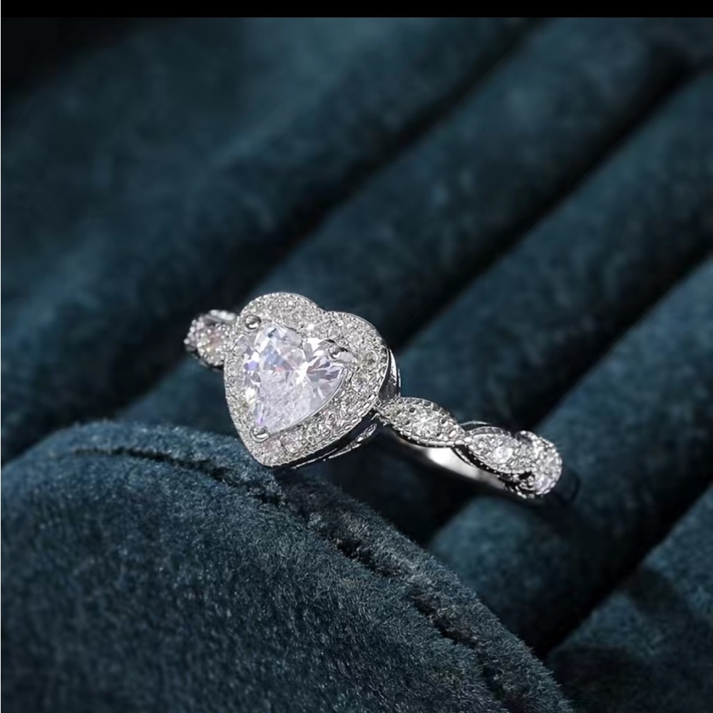 New Women’s 925 Silver Romantic Heart Diamond Ring - Picture 2 of 7